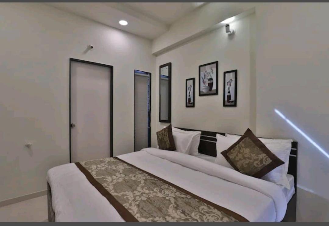 Oyo 80228 Hotel Richa Hālol エクステリア 写真