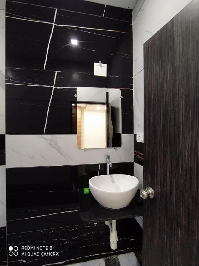 Oyo 80228 Hotel Richa Hālol エクステリア 写真